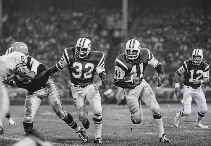 Matt Snell (41) and the Jets' rushing attack weren't enough to spoil the Browns' MNF party.